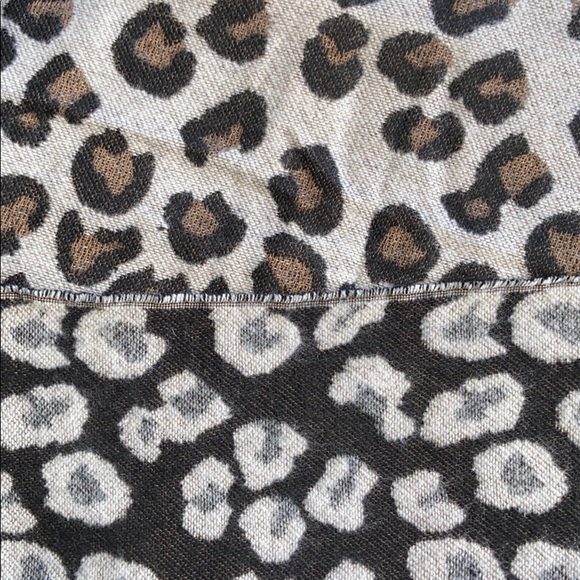 ❤️🆕REVERSIBLE LEOPARD PRINT SCARF ❤️ - Picture 4 of 6